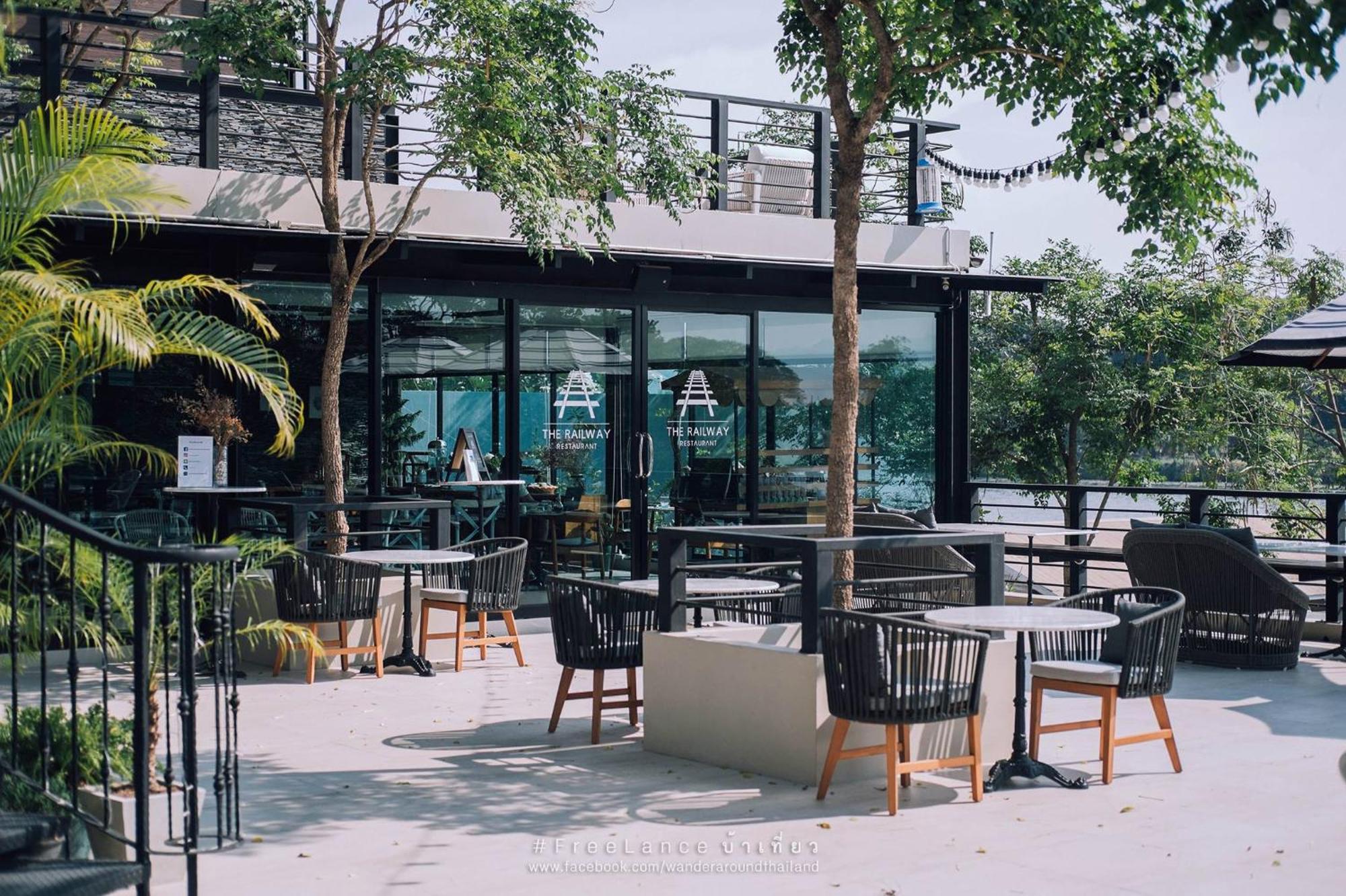 Natee The Riverfront Hotel Kanchanaburi Exterior photo